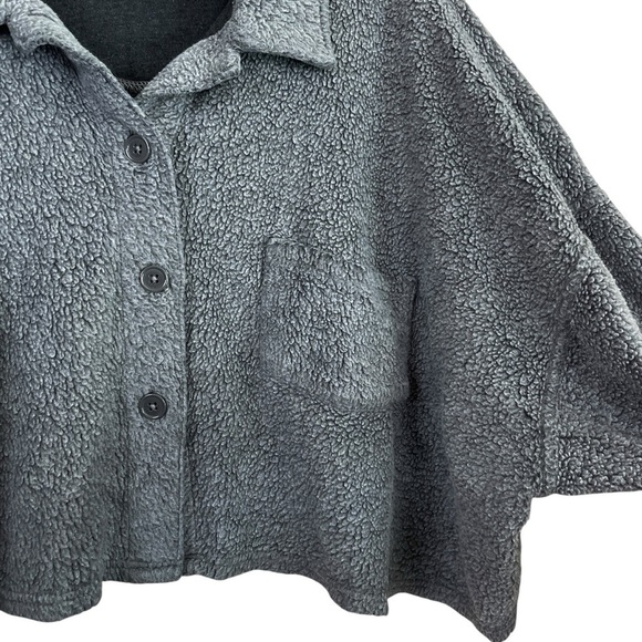 Wild Fable Cropped Fuzzy Fleece Sherpa Buttoned Sweatshirt Top Gray Size XXL - Picture 4 of 7